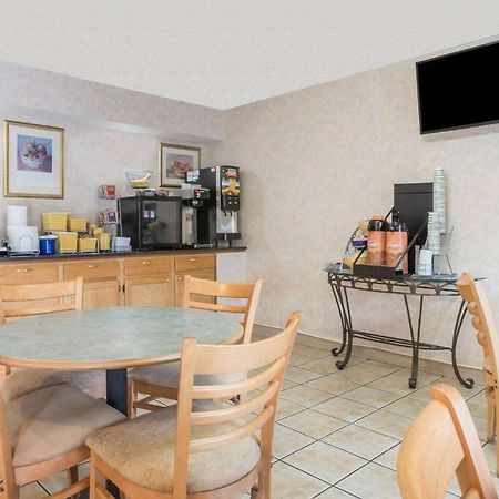 Days Inn By Wyndham Lenox Ma Bagian luar foto