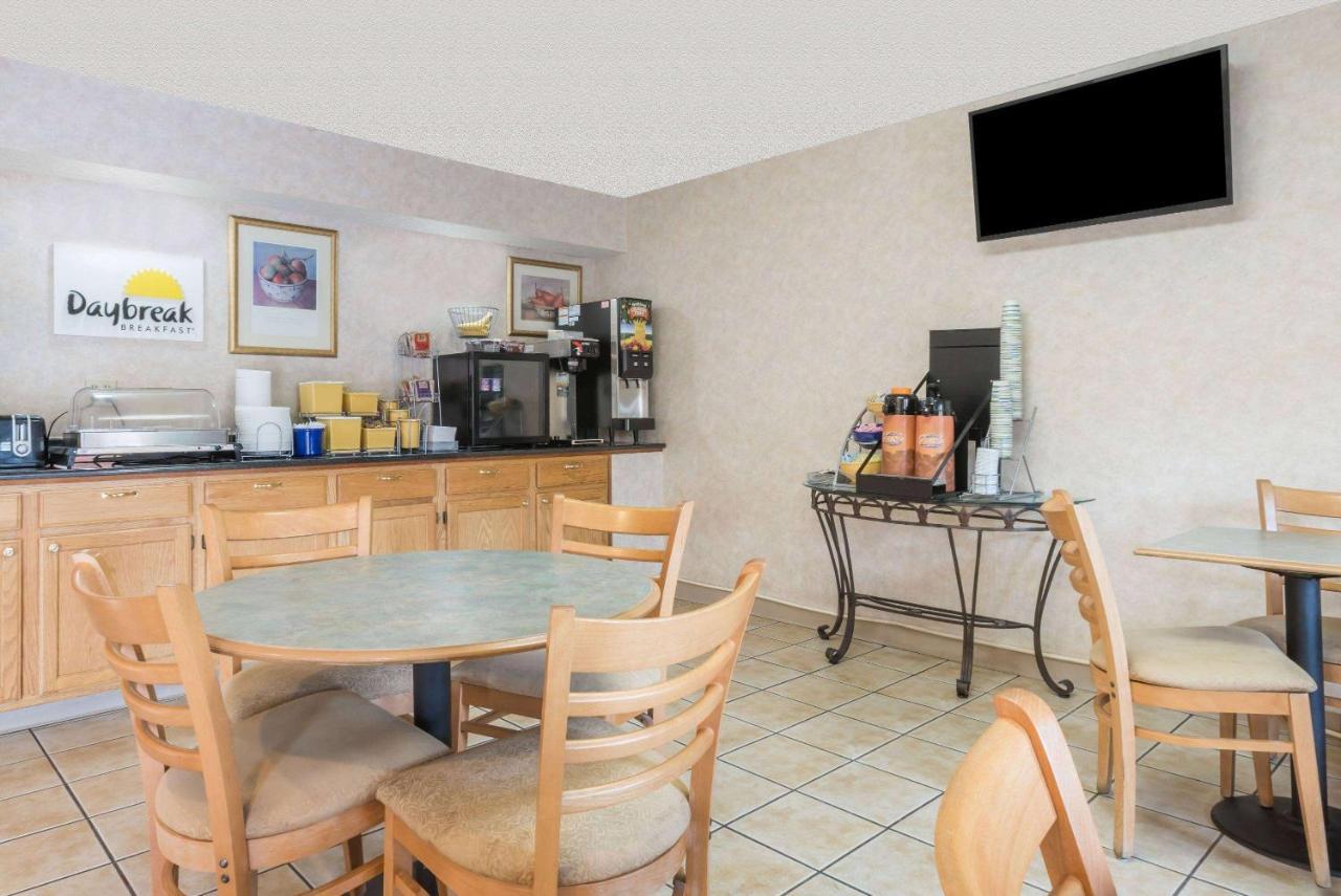 Days Inn By Wyndham Lenox Ma Bagian luar foto