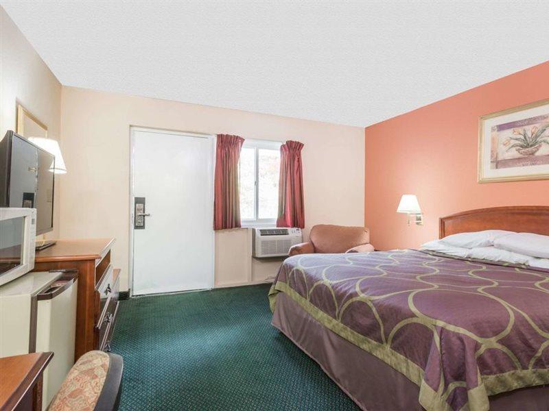 Days Inn By Wyndham Lenox Ma Bagian luar foto