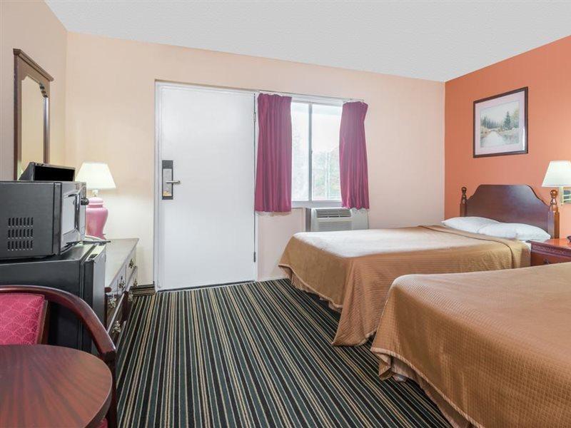 Days Inn By Wyndham Lenox Ma Bagian luar foto
