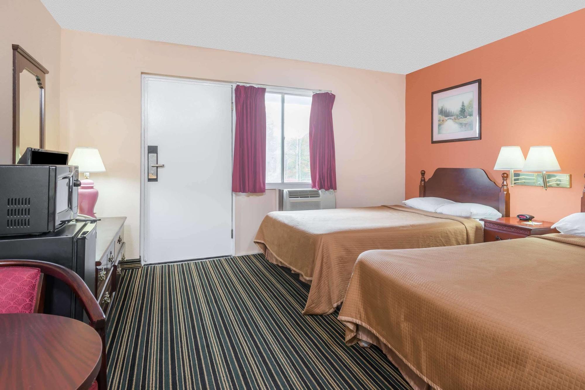 Days Inn By Wyndham Lenox Ma Bagian luar foto