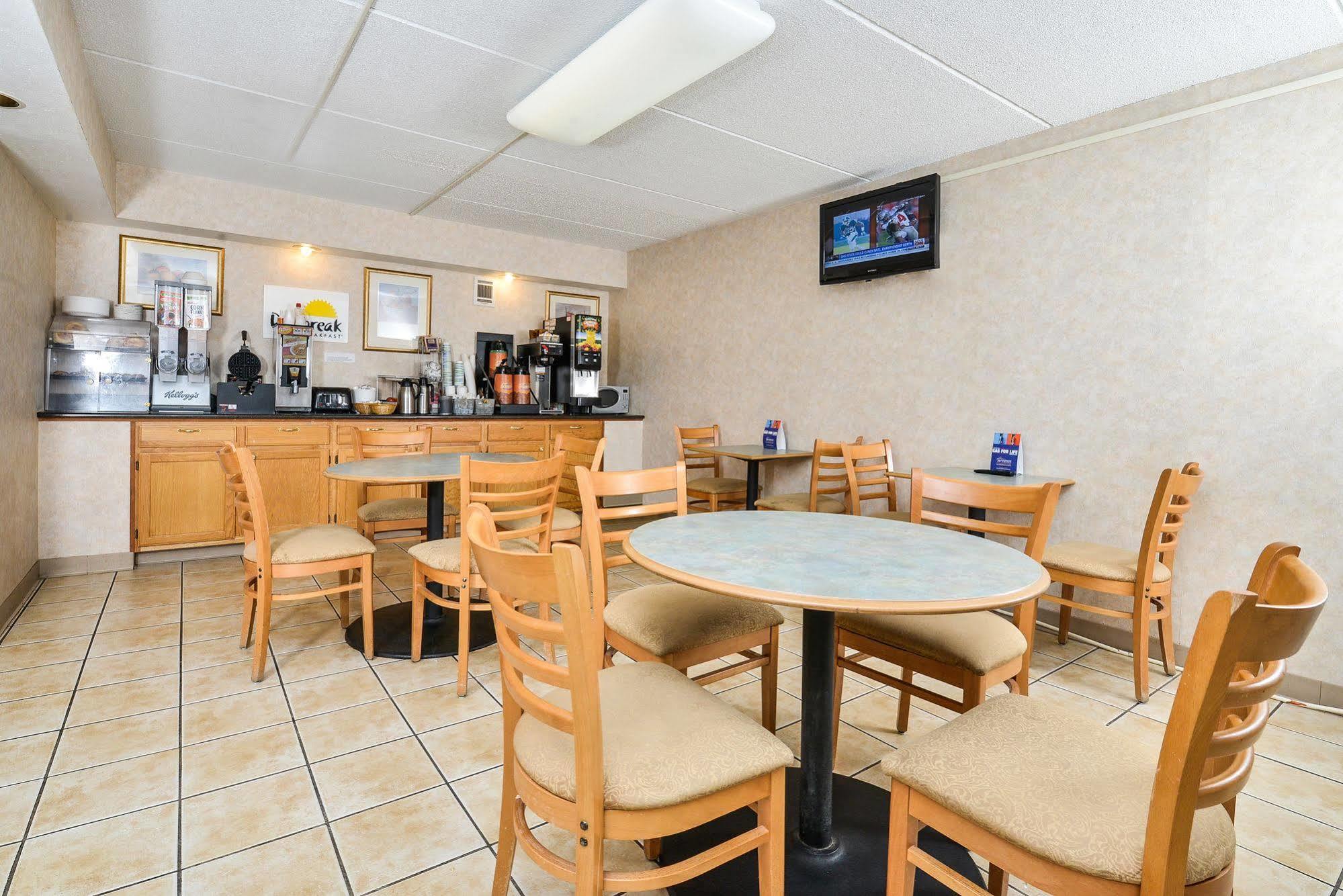 Days Inn By Wyndham Lenox Ma Bagian luar foto