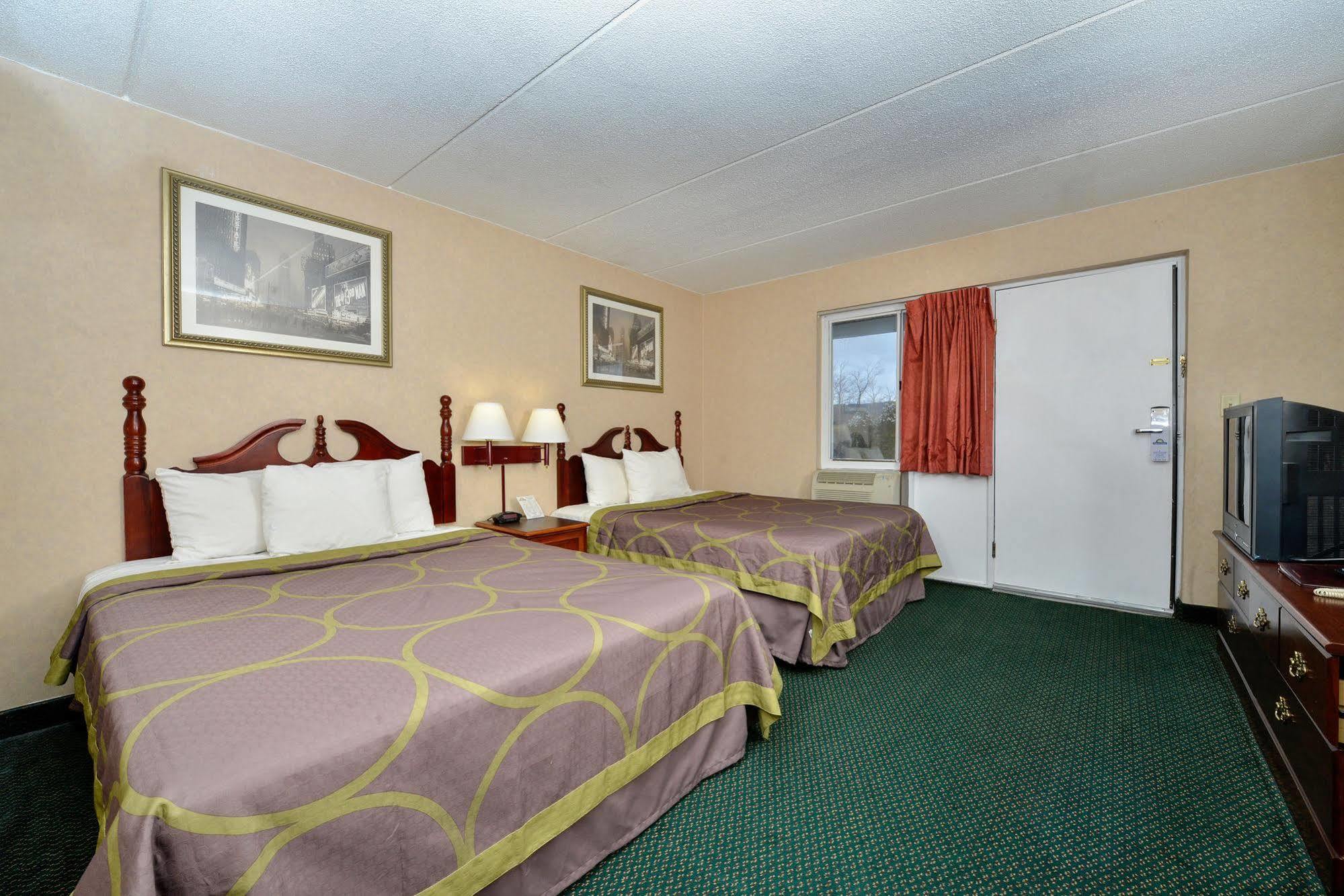 Days Inn By Wyndham Lenox Ma Bagian luar foto