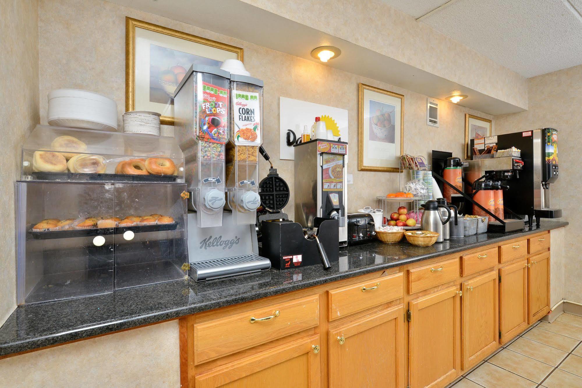 Days Inn By Wyndham Lenox Ma Bagian luar foto