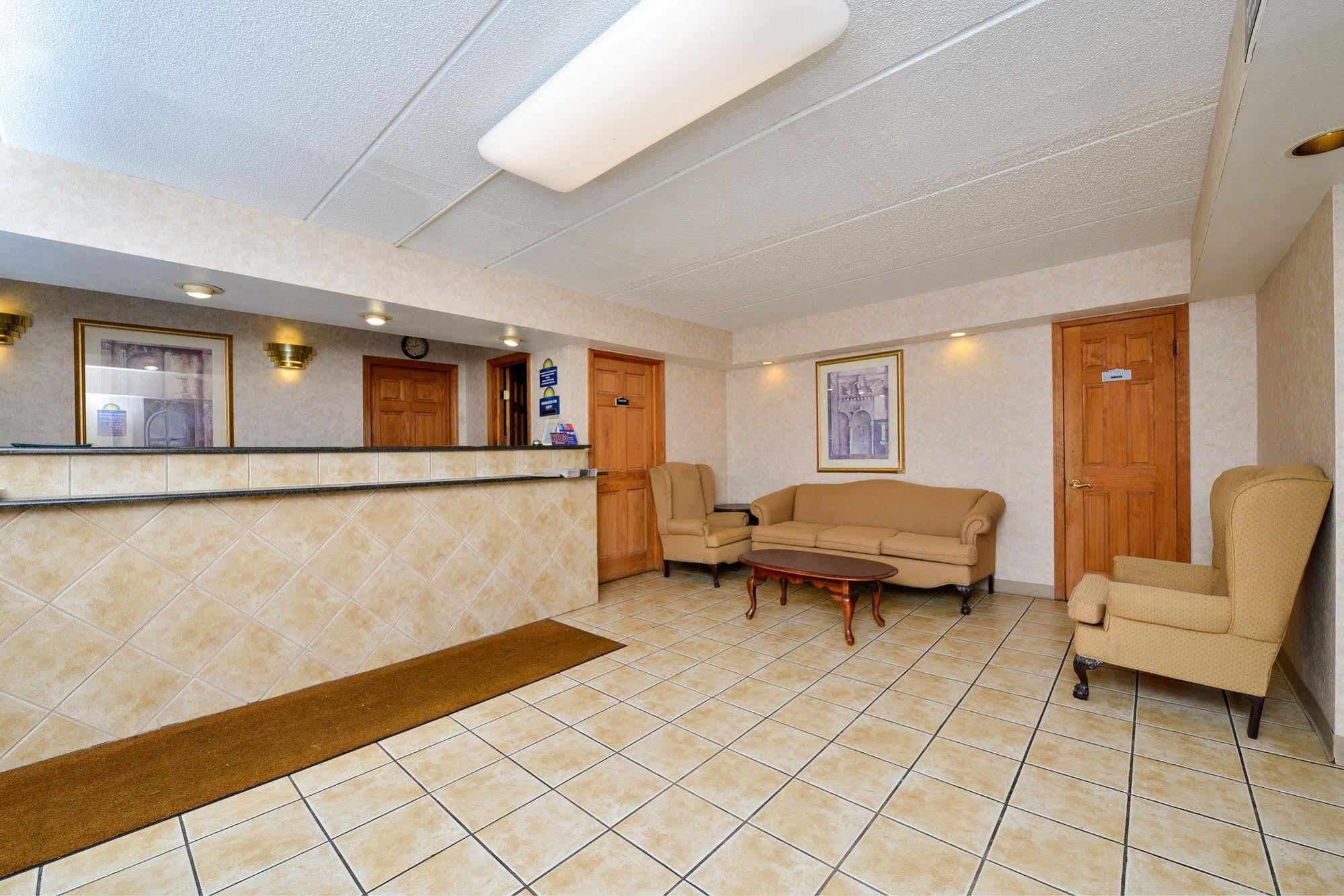 Days Inn By Wyndham Lenox Ma Bagian luar foto