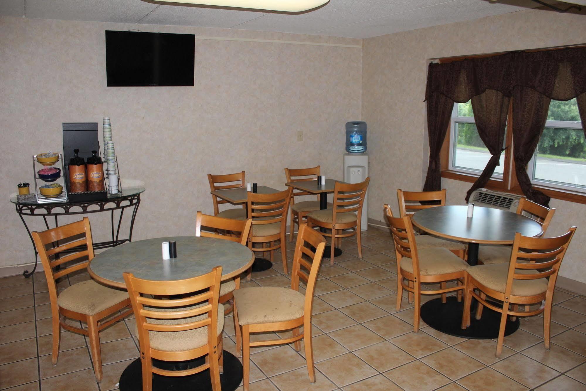 Days Inn By Wyndham Lenox Ma Bagian luar foto